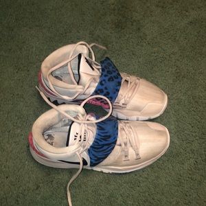 Kyrie 6 basketball shoes